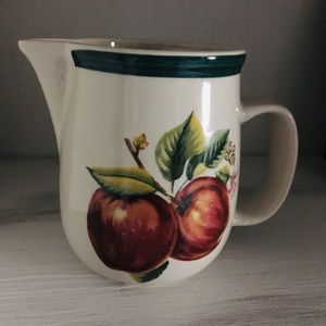 Creamer With Apple Design🍎